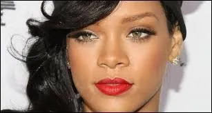 Combien Rihanna mesure-t-elle ?