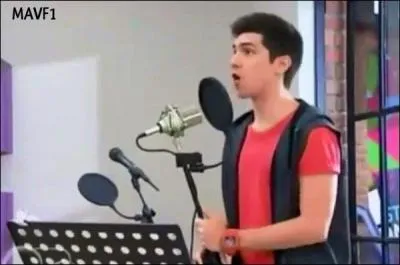 Quelle est la fonction de DJ par rapport  Beto ?