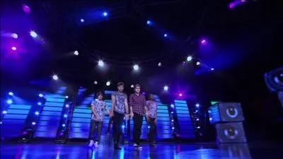 Elle est chante dans le dernier pisode par Diego, Len, Maxi, Broduey et Andrs :