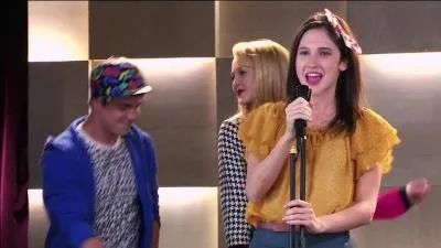 Elle est chante par Francesca, Ludmila, Camila et Maxi et ne dure que 1min30 :