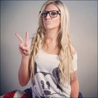 Comment s'appelle cette candidate ?