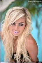 Comment s'appelle cette candidate ?