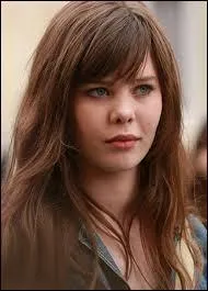 Quel est le nom du personnage interprt par Lou Lesage dans  LOL  ?