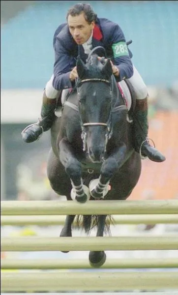 Par qui tait mont Jappeloup (le vrai) ?