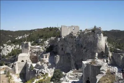 Quittons le Vaucluse pour les Bouches-du-Rhne ! Allons visiter le chteau des Baux-de-Provence, il est inscrit dans le patrimoine mondial de l'UNESCO :