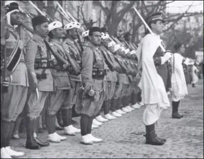 Quels camps s'opposaient-ils durant la guerre d'Espagne qui divisa le pays de 1936  1939 ?