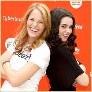 Quelle actrice de la s�rie est avec elle sur cette photo ?