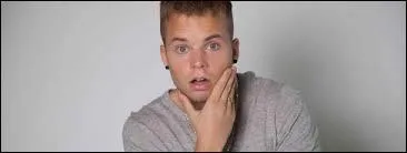 Quelle est la couleur des cheveux de Ma2x ?