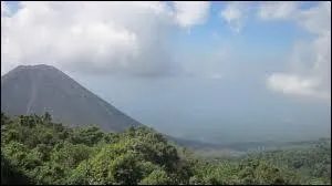 Que rejette un volcan effusif ?