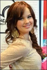 Quel ge a Debby Ryan ?