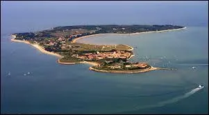 Je vous emmne sur l'le picto-charentaise d'Aix. Nous serons alors dans le dpartement n ...