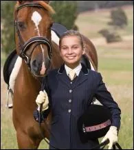 Quel est le nom de la fille qui dteste Carole, Lisa et Steph ?
