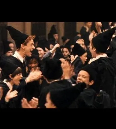 Encore une journe puisante. Le soir, lors du festin (indice pour la question 2), quelle animation est donne dans la Grande Salle, pour le plaisir des tudiants ?