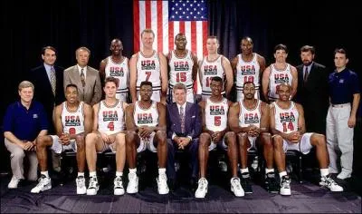 Lequel de ces joueurs n'tait gure prsent dans la Dream Team de 1992, aux Jeux Olympiques de Barcelone, pour la premire fois autoriss aux athltes rmunrs pour leur sport ?