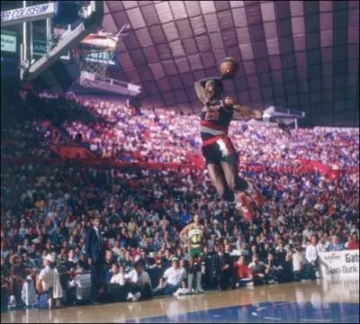 Comment est surnomm Clyde Drexler (Dream Team 1992), l'un des dunkeurs les plus fabuleux de tous les temps ?