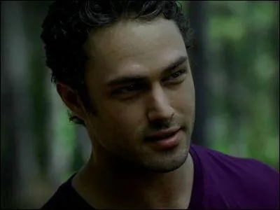 Quel fantme vient hanter Damon dans la Saison 2 ?