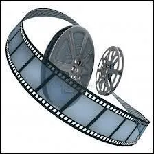 Dans le film   Quatre mariages et un enterrement   sorti en 1994, lequel de ces acteurs ou actrices n'apparat pas ?