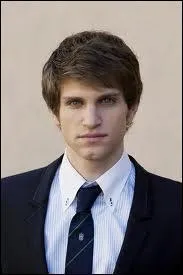 Comment s'appelle le petit ami de Spencer ?