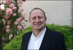 De mon vrai nom Georges-Ren Berg, n le 15 avril 1930  Bordeaux, acteur de cinma et de thtre, mon pseudonyme est le nom de jeune fille de ma mre. Engag le 1er mars 1955  la Comdie-Franaise, socitaire depuis le 1er janvier 1958, doyen de janvier '79  dcembre '84, je joue pour elle pas moins de 65 pices; personnage central de la srie, je dcde d'un cancer  Cannes le 19 octobre 2013