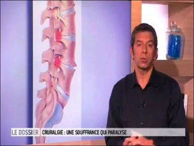 Il arrive que les nerfs soient pincs au niveau des lombaires. Lorsque la douleur part du bas du dos et descend le long de l'intrieur de la cuisse, c'est une