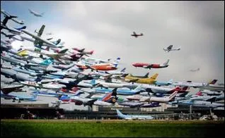 Mais o est le pilote ?  L'embouteillage  Paris dure.   est une phrase :