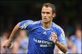 Quel est le nom de ce dfenseur qui a jou au Ral Madrid et  Chelsea ?