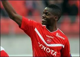 Quel est le nom de ce dfenseur qui jouait  Valenciennes l'an dernier ?