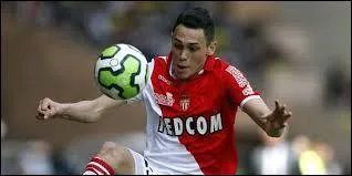 Comment s'appelle cet attaquant argentin ?