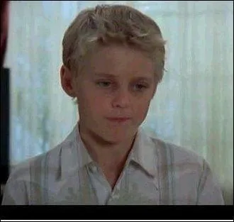 De qui Eliott tombe-t-il amoureux ? (dans l'pisode 6)