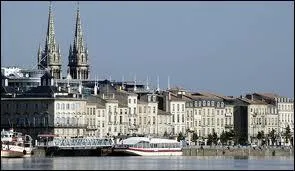 Surnomme  la belle endormie , la ville de Bordeaux se situe ...
