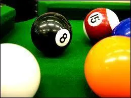 Loisirs - Quelle bille doit-on empocher en dernier lieu pour remporter une partie de billard anglais ?