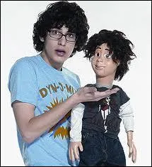 Comment s'appelle la marionnette de Robbie ?