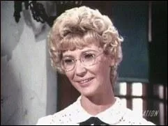 Qui est l'institutrice dans la saison 1 ?