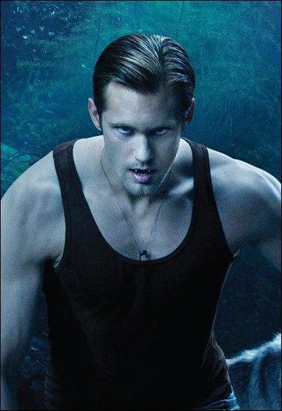 Toujours dans l'pisode 1 de la saison 3, quand Sookie lui rend visite, que fait-il dans le sous-sol du Fangtasia ?