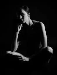 Qui chantait  Quelque chose vient de tomber sur les lames de ton plancher  ?