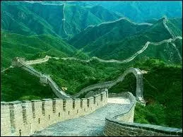 Longue de 8 850 km la Grande Muraille de Chine spare deux pays, lesquels ?