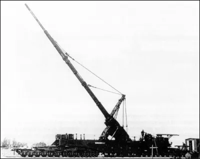 Par quel moyen Paris est-elle bombardée en mars 1918 ?