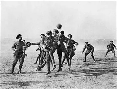 Quel motif provoque la déclaration de guerre de l'Angleterre à l'Allemagne ?