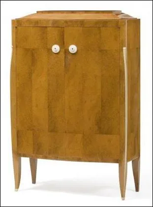 Jacques-mile Ruhlmann (1879-1933) : bniste travaillant le bois exotique avec prdilection. En 1925, il participe avec grand succs  la clbre exposition ... ... .....