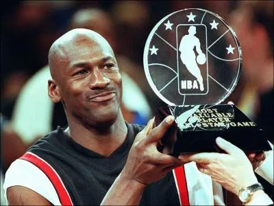 Le meilleur joueur de l'histoire du basket-ball est sur la troisime marche de ce classement des meilleurs marqueurs de NBA, avec son numro 23 vous l'avez reconnu, il s'agit de ?