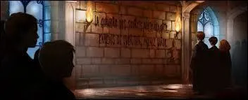 Qui doit prendre garde selon le premier message inscrit sur le mur ?