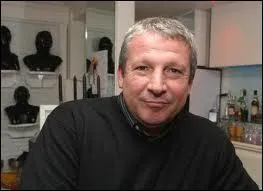 Parmi ces spcialistes footballistiques, qui ne fait pas parti des  clochards  cits par Patrice Evra lors de son interview  Tlfoot le 20 octobre 2013 ?