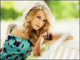 Qui a t jalouse et a essay de sparer Taylor et Selena ?