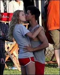 Dans quel film Taylor Swift devait-elle sortir avec Taylor Lautner le jour de la Saint-Valentin ?
