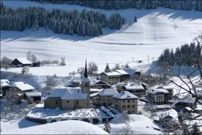 Qui a dit :  Ce n'est pas parce qu'en hiver on dit :  Fermez la porte, il fait froid dehors  qu'il fait moins froid dehors quand la porte est ferme.