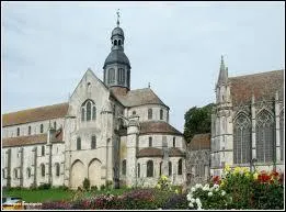 Voici l'abbaye de la commune picarde de Saint-Germer-de-Fly. Elle se situe dans le dpartement n ...
