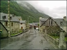 Nous traversons la commune Haut-Pyrnenne de Tramezagues. Nous sommes donc en rgion ...