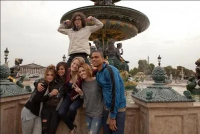 Combien Lola a-t-elle de meilleures amies ?