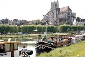 Quelle est la prfecture de l'Yonne ?