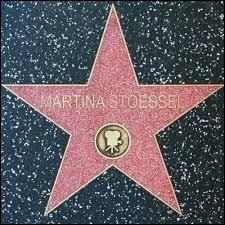 La photo que tu vois là est-elle bonne ? Martina a-t-elle vraiment une étoile sur  Hollywood Boulevard  ?